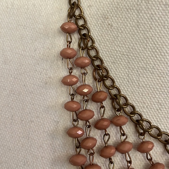Bib necklace with pink beading - Picture 3 of 7